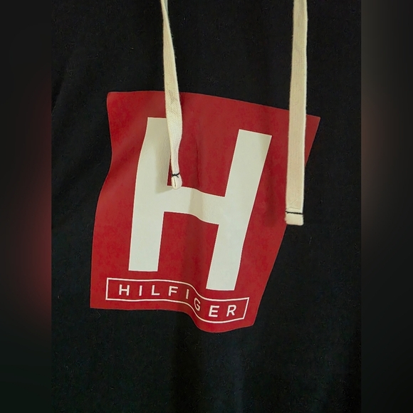Tommy Hilfiger Lightweight Hoodie - Picture 2 of 4